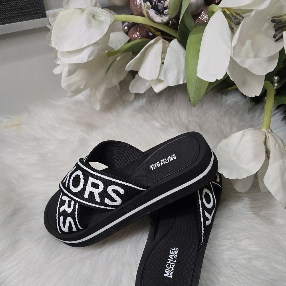 Michael Kors womens slides Color:black/whiteBrand new - Picture 6 of 6